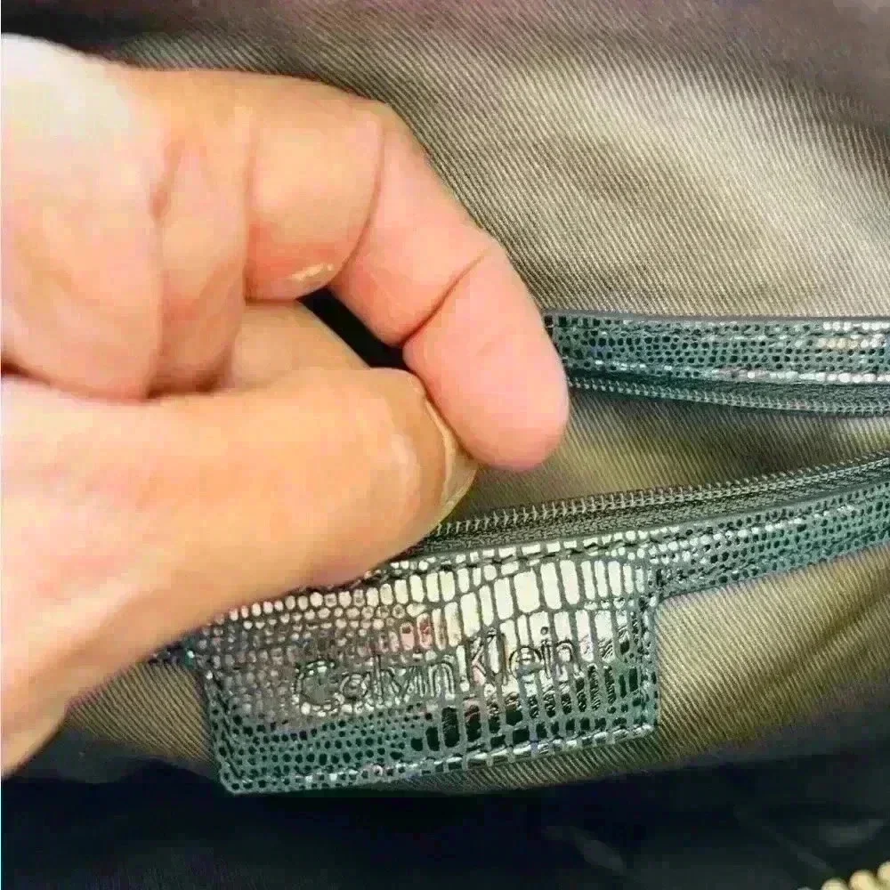 Calvin Klein shoulder purse like new - Picture 9 of 11